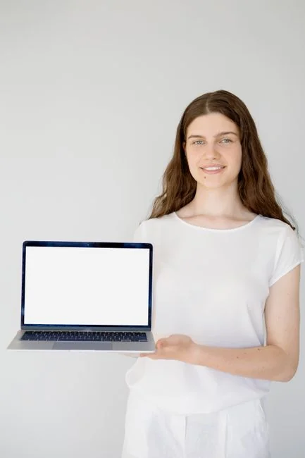 white-and-black-laptop-bs2ba7t69mm
